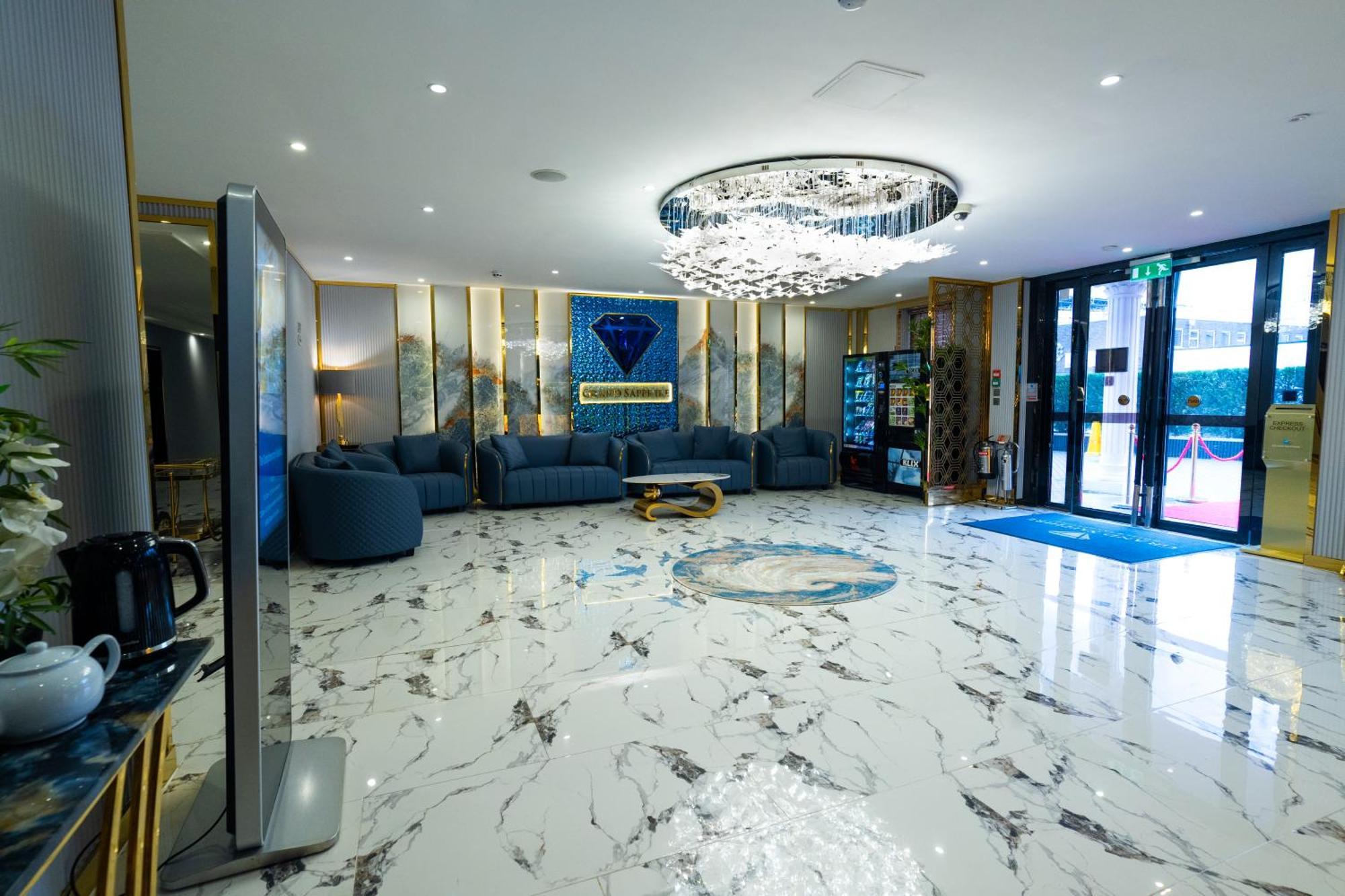 Grand Sapphire Hotel & Banqueting Кройдон Екстериор снимка