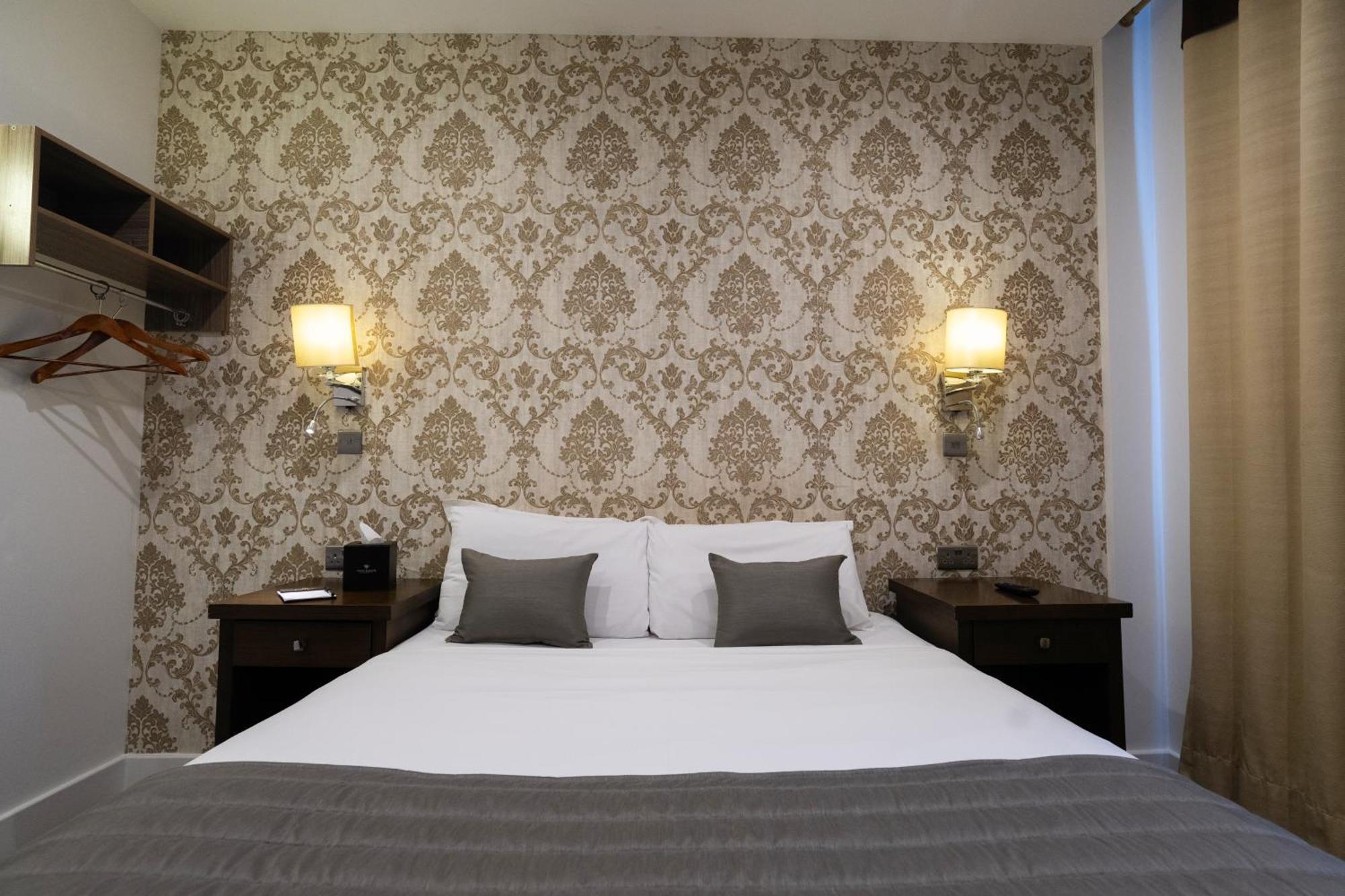 Grand Sapphire Hotel & Banqueting Кройдон Екстериор снимка