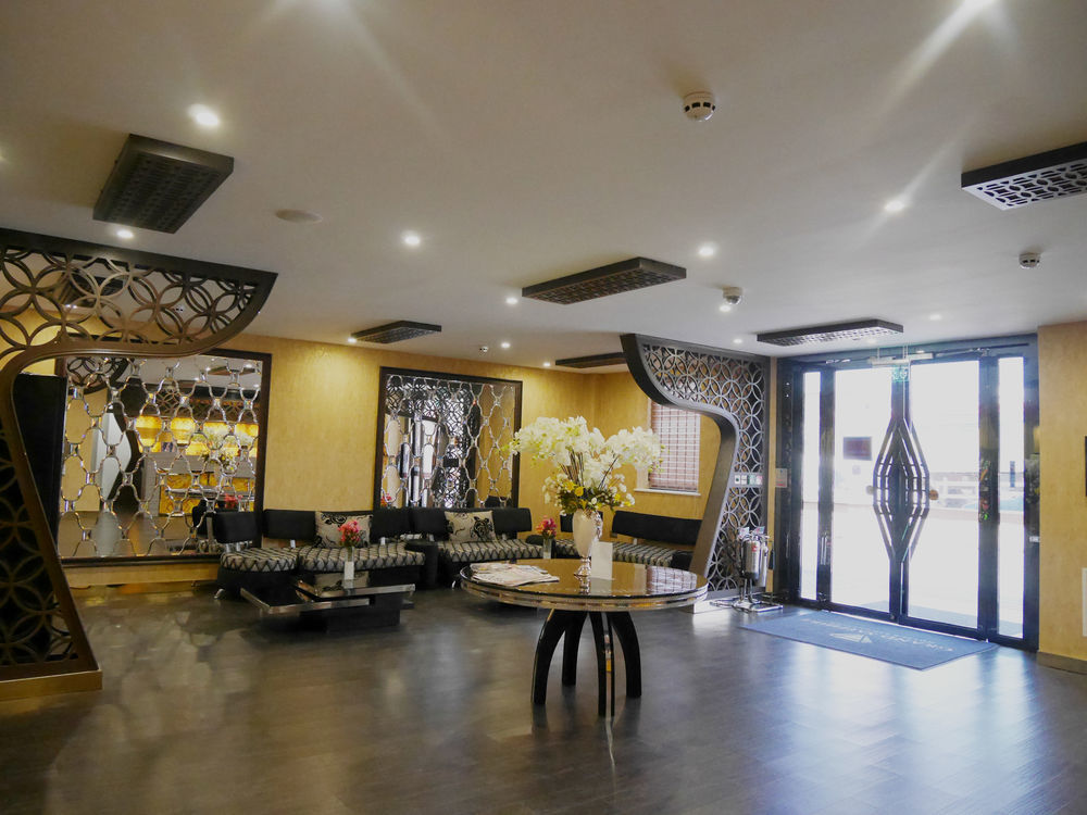 Grand Sapphire Hotel & Banqueting Кройдон Екстериор снимка