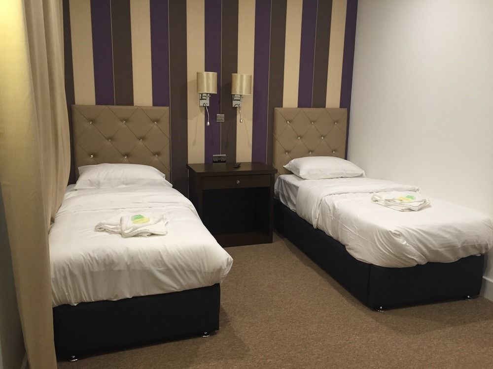 Grand Sapphire Hotel & Banqueting Кройдон Екстериор снимка