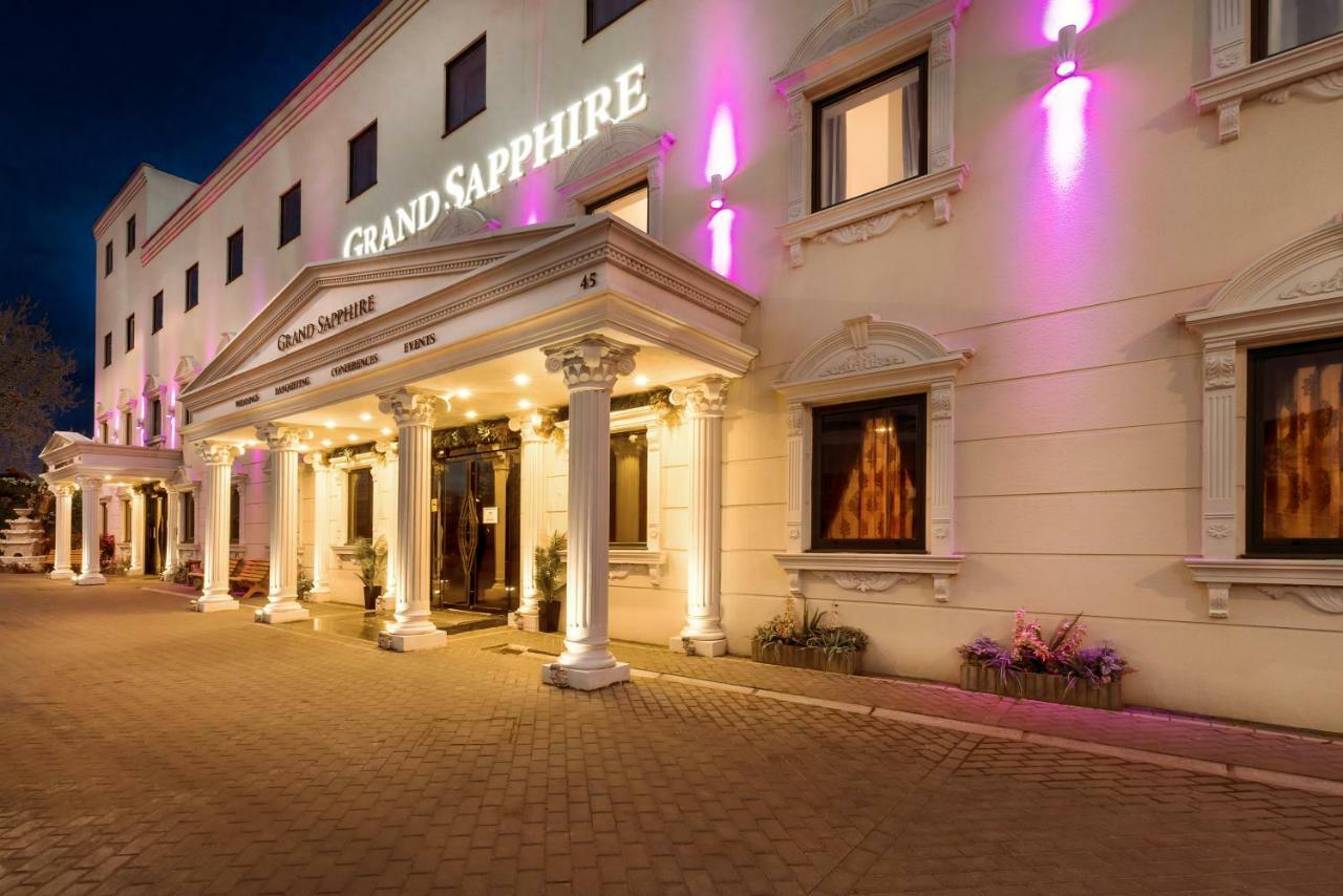 Grand Sapphire Hotel & Banqueting Кройдон Екстериор снимка
