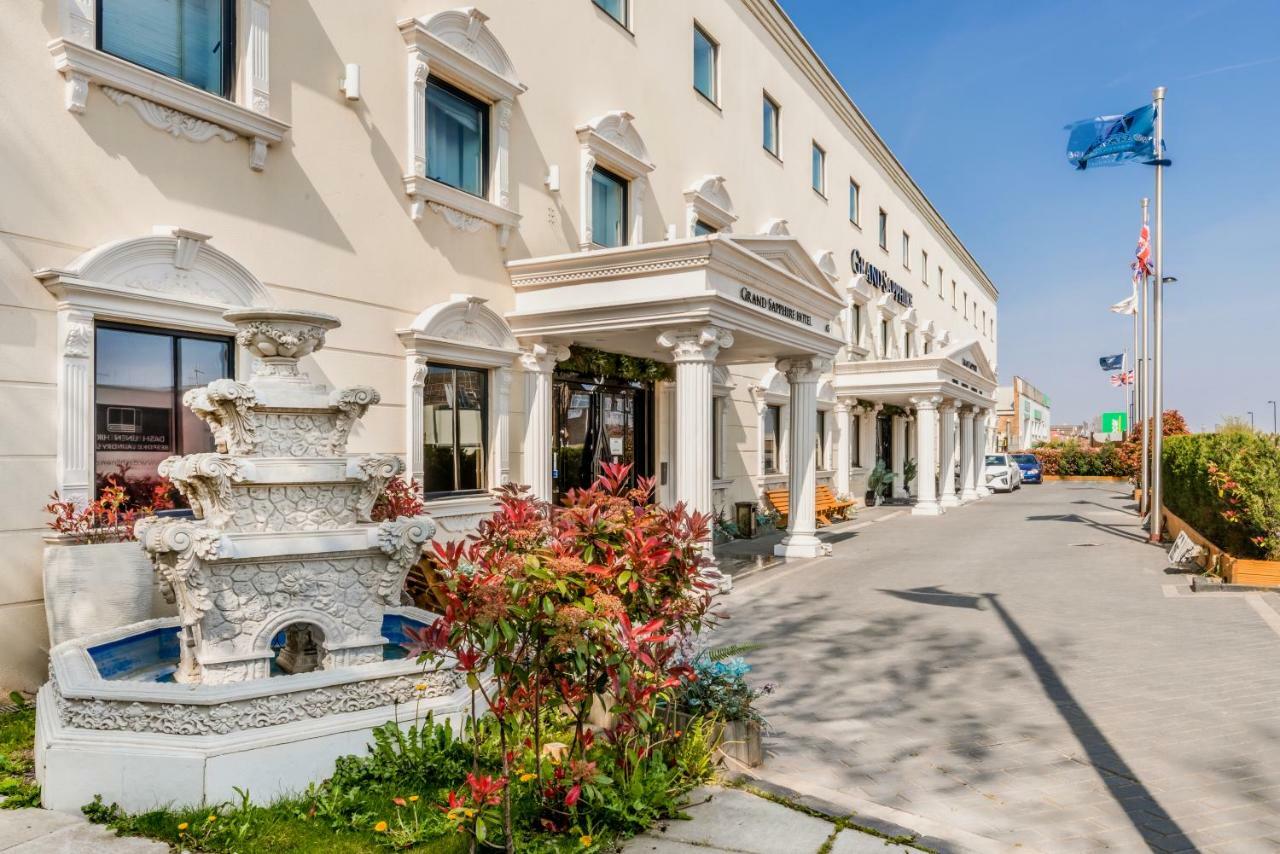 Grand Sapphire Hotel & Banqueting Кройдон Екстериор снимка