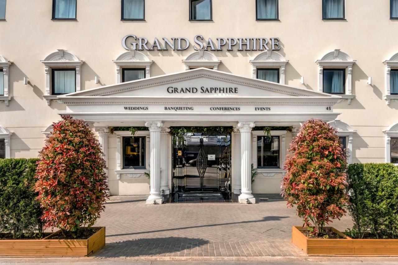 Grand Sapphire Hotel & Banqueting Кройдон Екстериор снимка