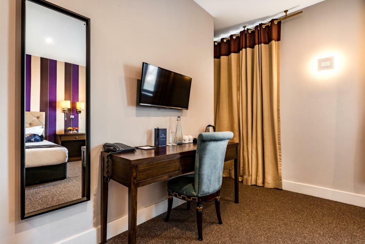 Grand Sapphire Hotel & Banqueting Кройдон Екстериор снимка