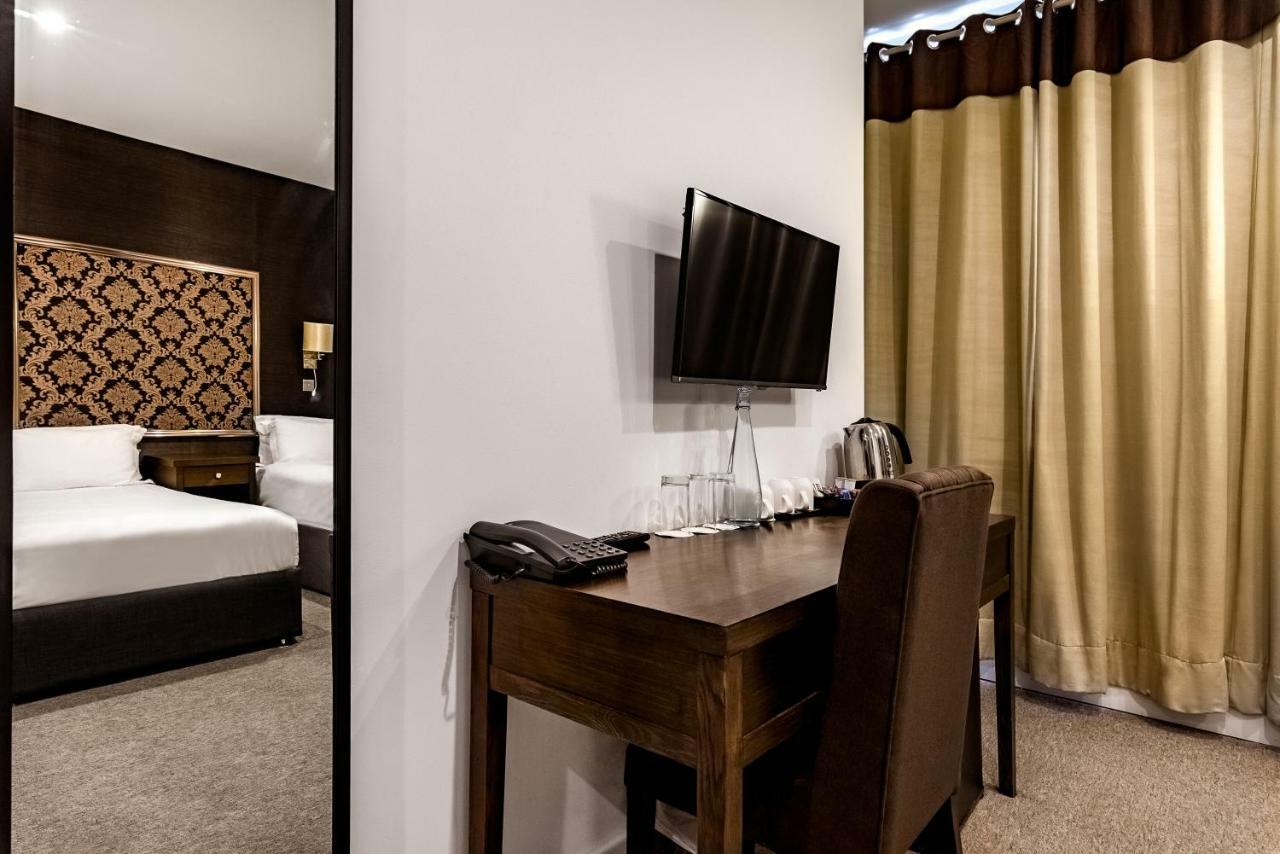 Grand Sapphire Hotel & Banqueting Кройдон Екстериор снимка