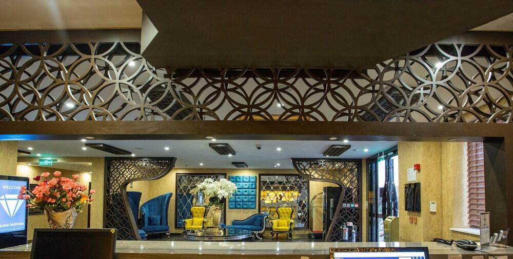 Grand Sapphire Hotel & Banqueting Кройдон Екстериор снимка