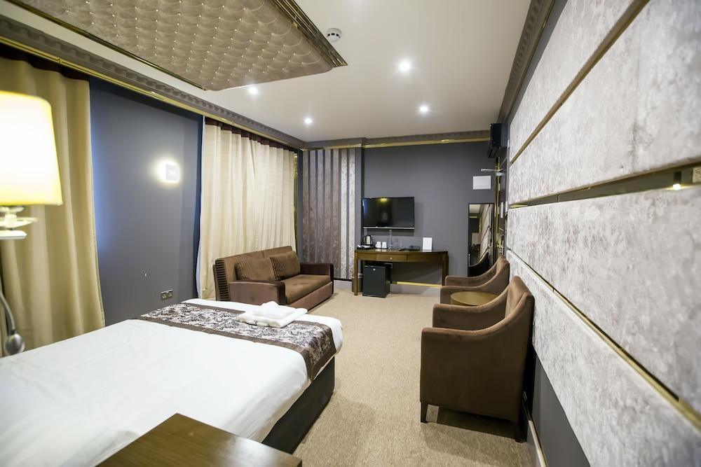 Grand Sapphire Hotel & Banqueting Кройдон Екстериор снимка