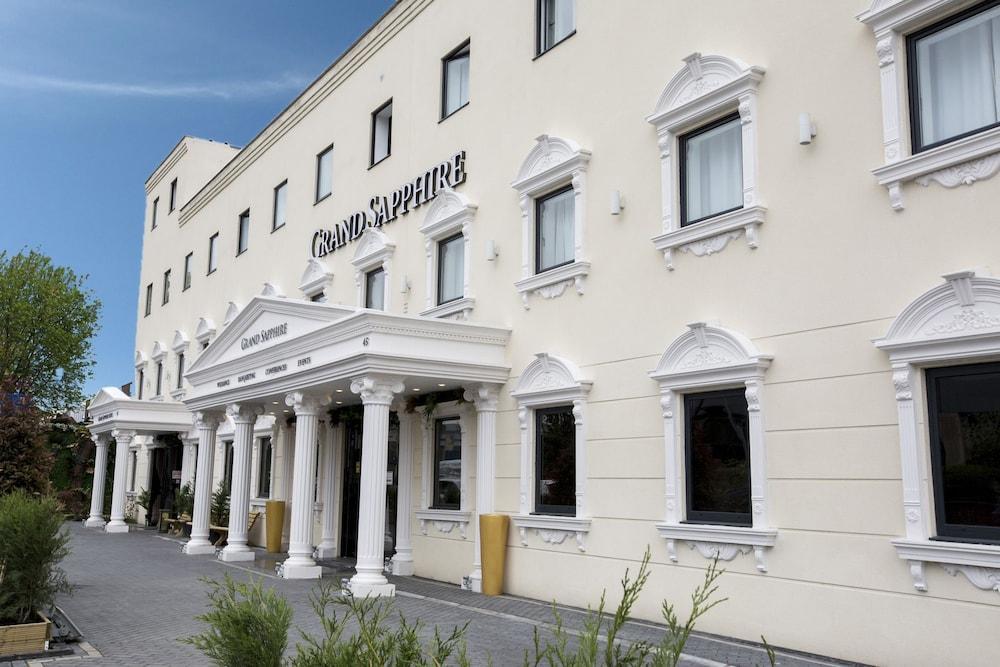 Grand Sapphire Hotel & Banqueting Кройдон Екстериор снимка