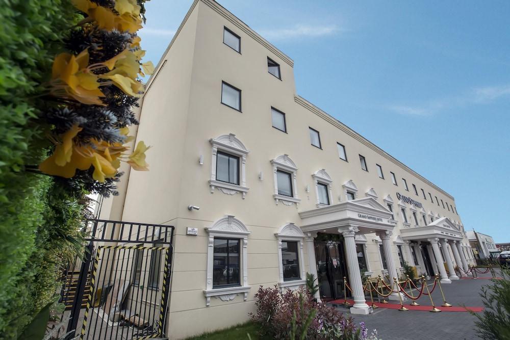 Grand Sapphire Hotel & Banqueting Кройдон Екстериор снимка