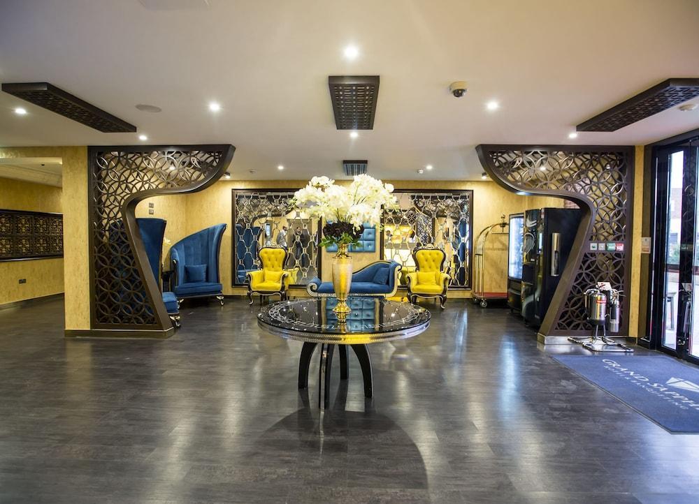 Grand Sapphire Hotel & Banqueting Кройдон Екстериор снимка