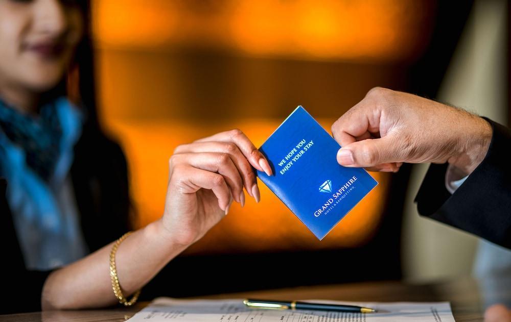 Grand Sapphire Hotel & Banqueting Кройдон Екстериор снимка